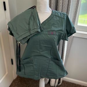 Wonder wink flex scrubs